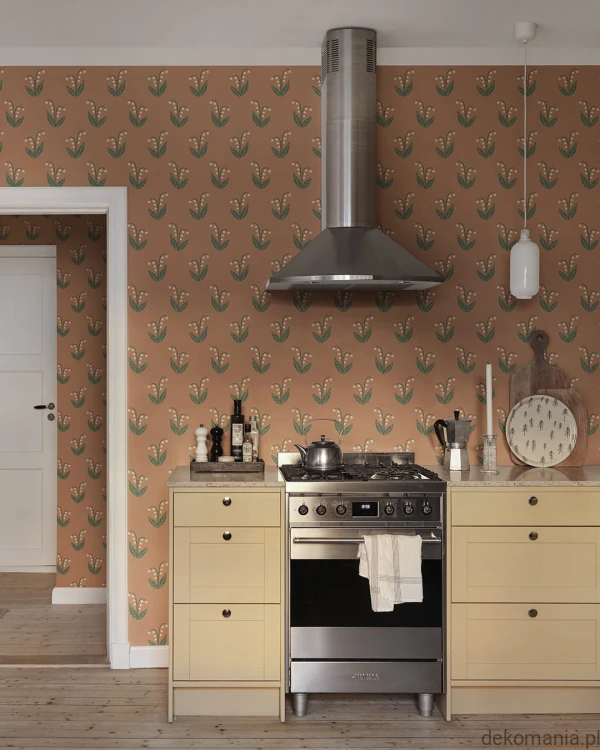 S10636_Lilly_Terracotta_Sandberg-Wallpaper_interior1_i.jpg